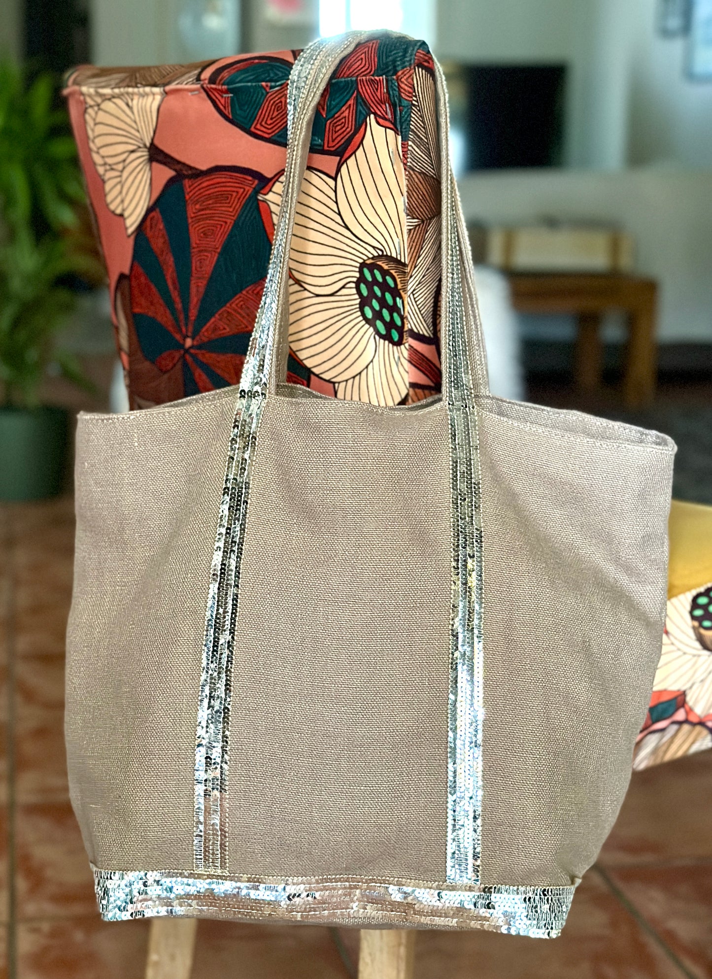 Tote Élégant en Lin Beige Naturel avec Détail Sequins Argentés