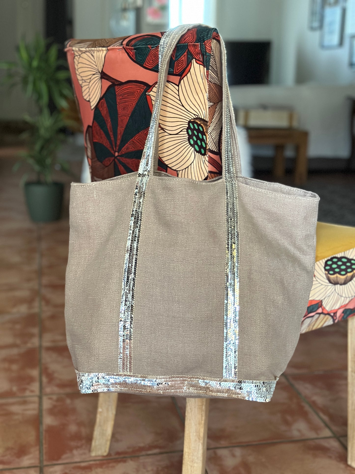 Tote Élégant en Lin Beige Naturel avec Détail Sequins Argentés