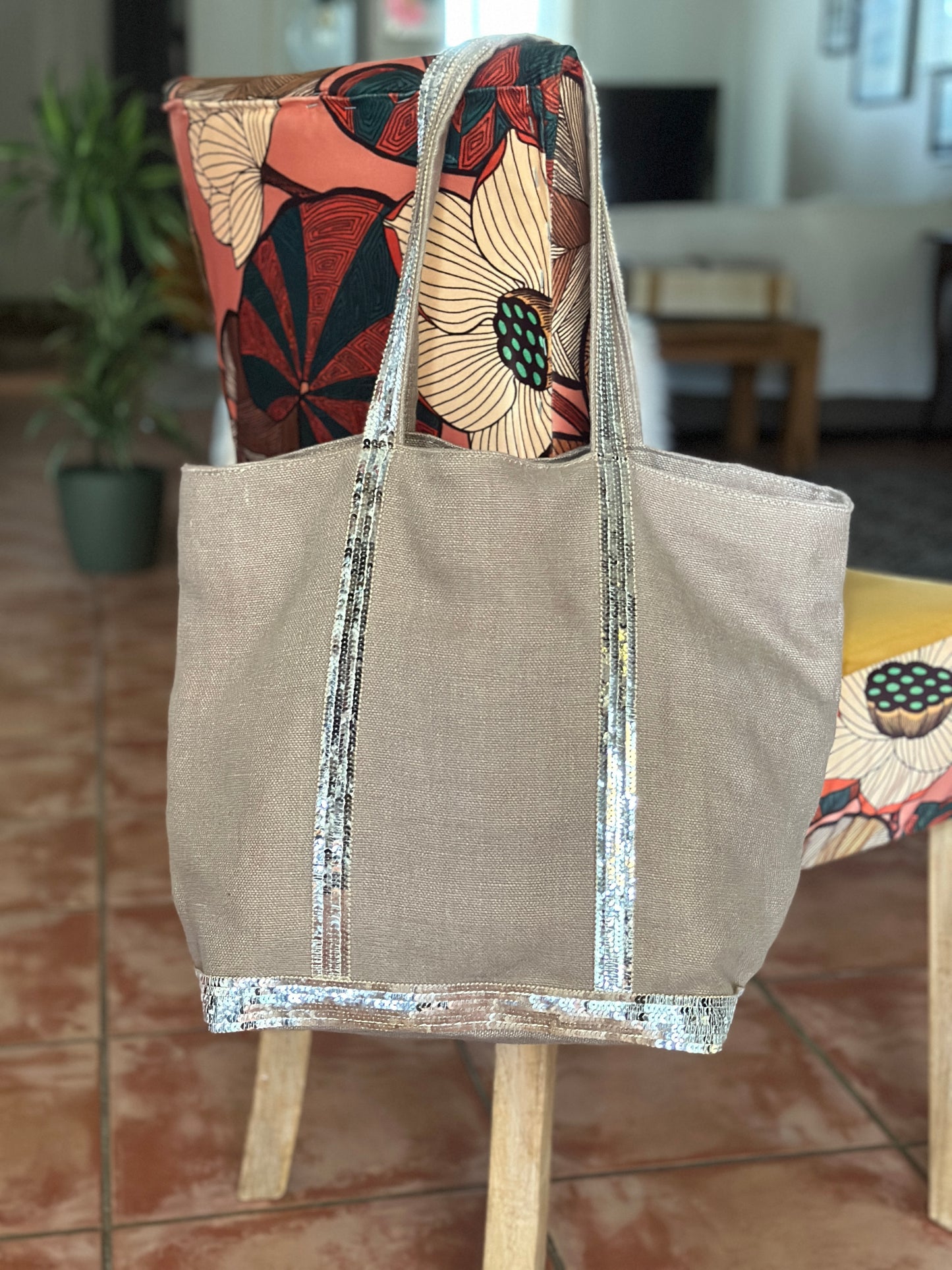 Tote Élégant en Lin Beige Naturel avec Détail Sequins Argentés