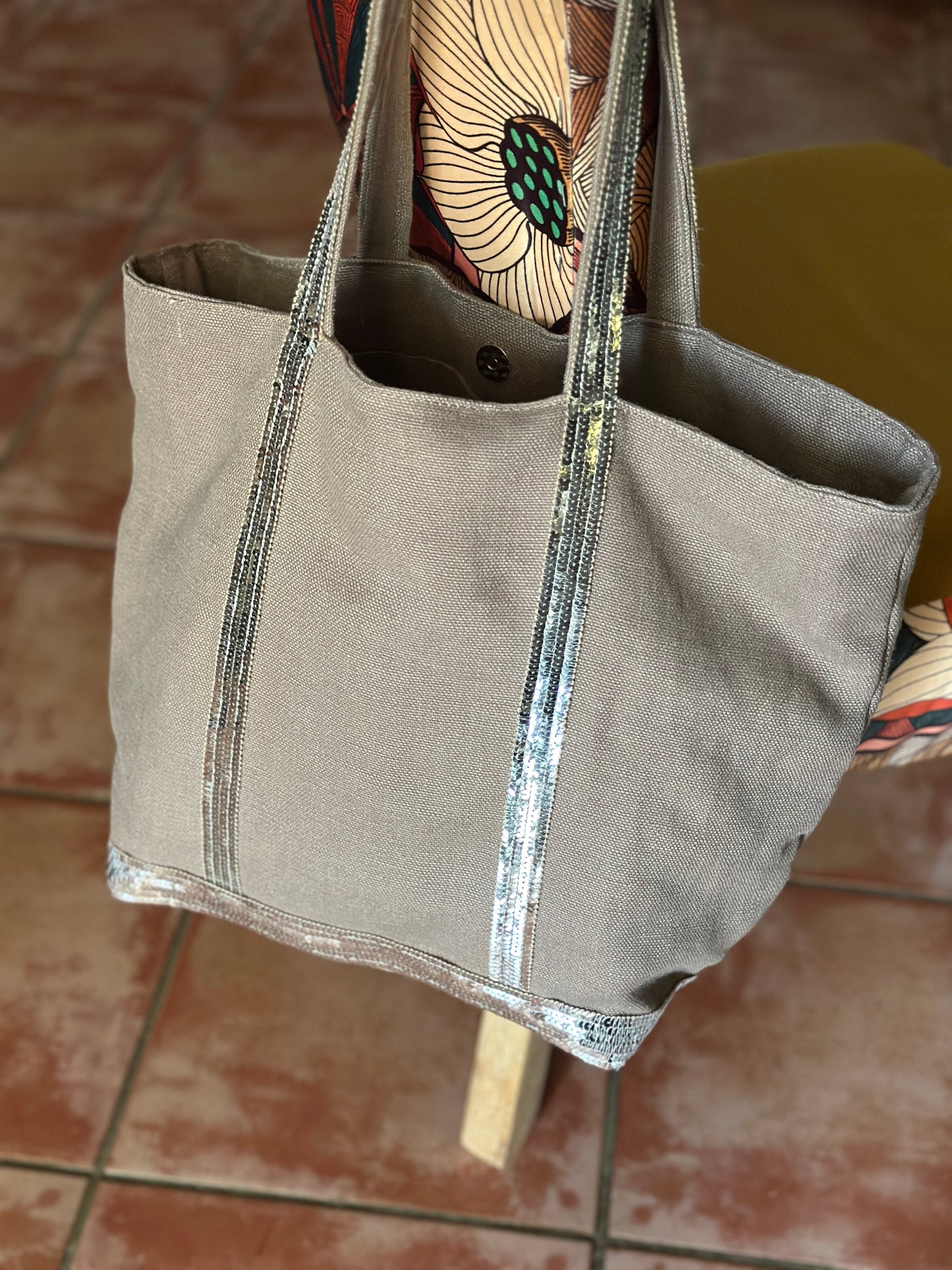 Tote Élégant en Lin Beige Naturel avec Détail Sequins Argentés